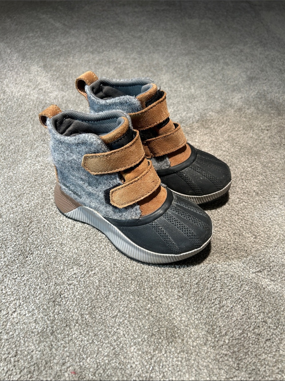 Sorel Kids Gray Felt & Brown Suede Strap Snow Boots